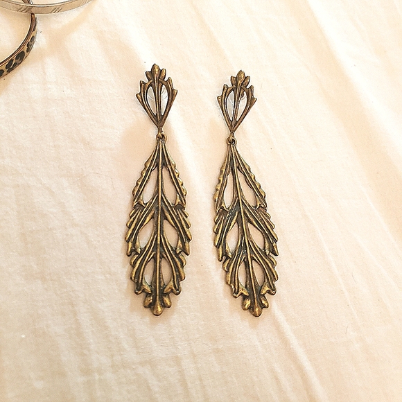 Jewelry - Abstract leaf statement earrings